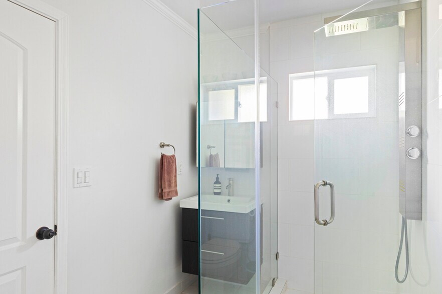 Building Photo - 1772 S Orange Grove Ave