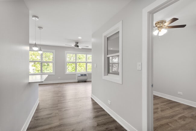Building Photo - 1303 W Estes Ave