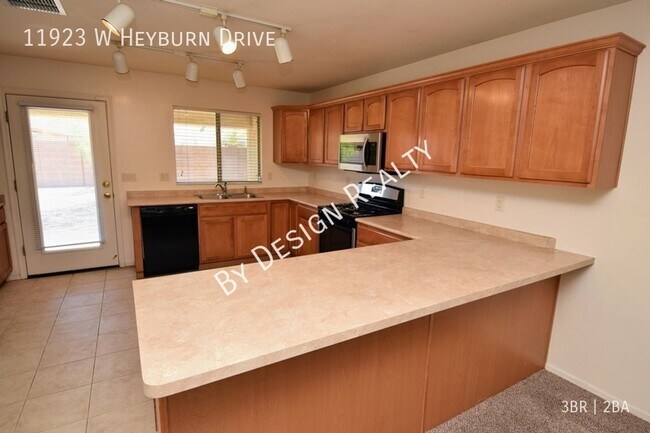 Building Photo - Rancho Marana 3 Bed 2 Bath + Den