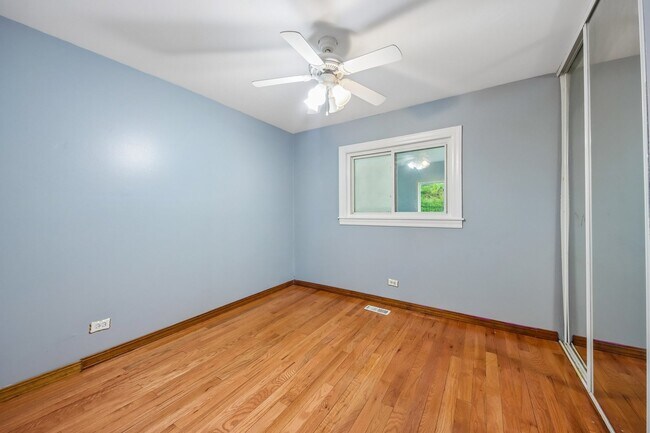 Building Photo - 670 Lakeview Ln