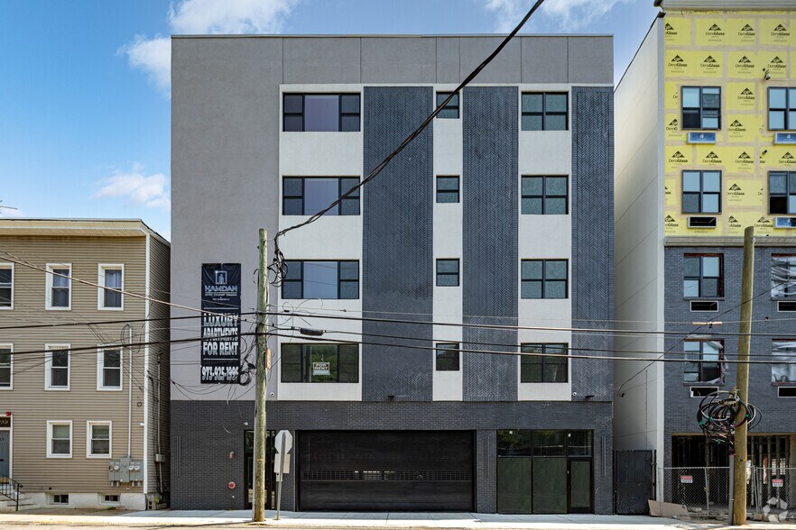 Building Photo - 261 Marshall St