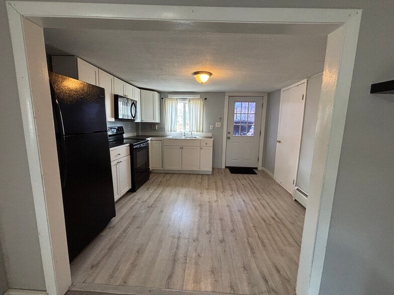 Building Photo - 40 Wood St