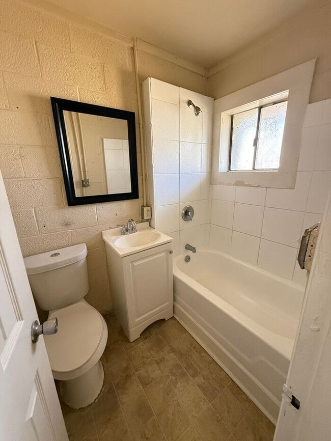 Building Photo - 1 Bed 1 Bath Available Now at Gurley Flats in Durham!