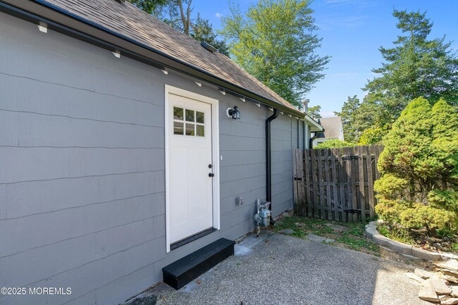 Building Photo - 61 Gladney Ave