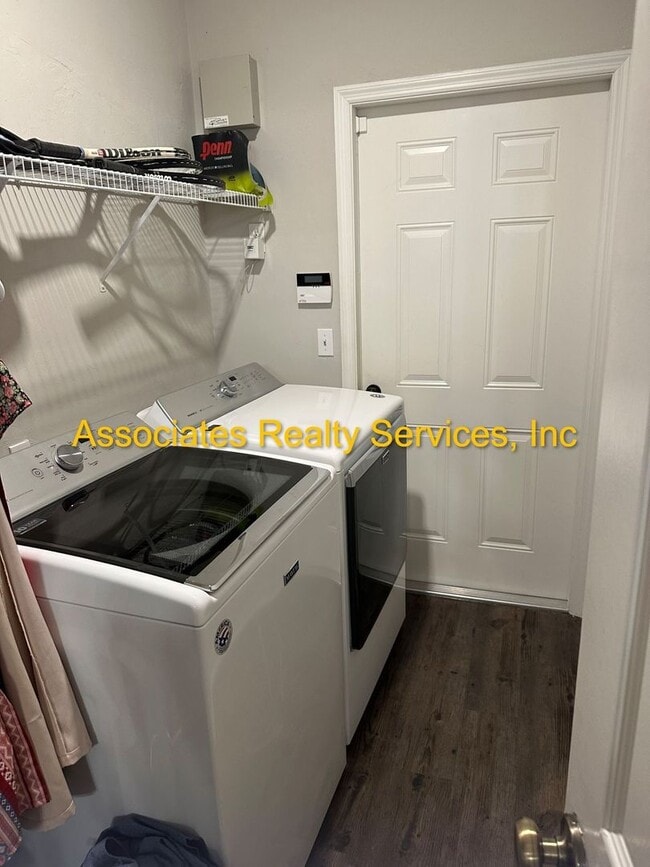 Building Photo - Spacious 4-Bedroom Home with Office in Portofino!  LOOK!