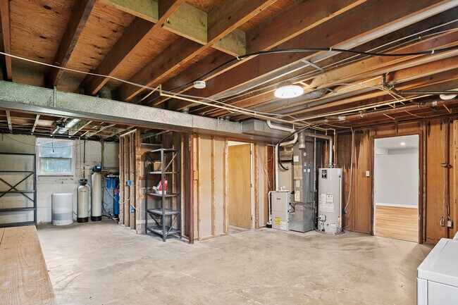 Building Photo - 102 Roosevelt Rd