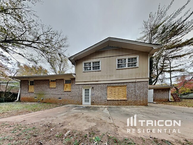 Building Photo - 401 Barbashela Dr