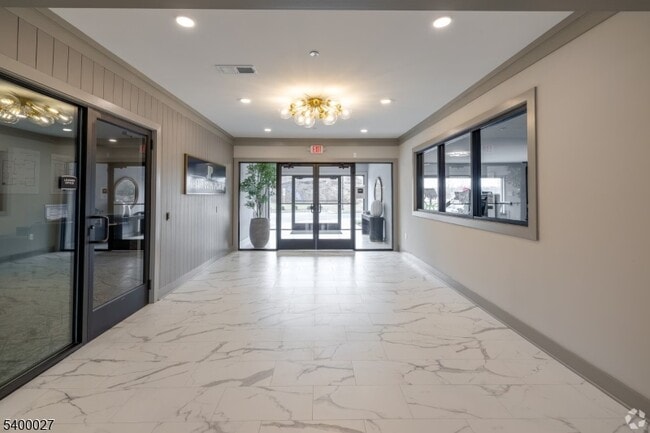 Building Photo - 9-9u-1 Hellers Ln