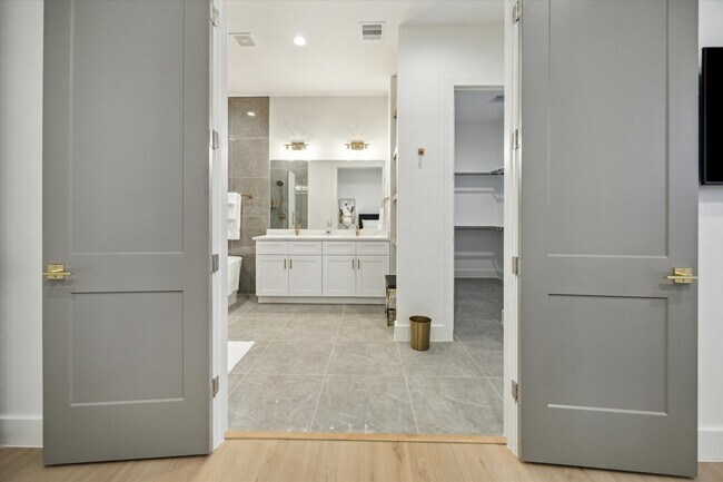 Building Photo - 4014 Hutchins St