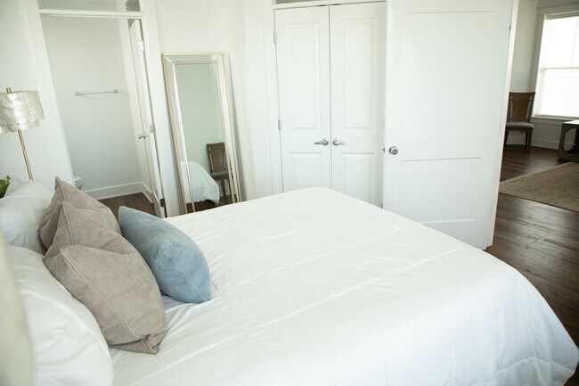 Building Photo - 2117 Loretta Parker Ln