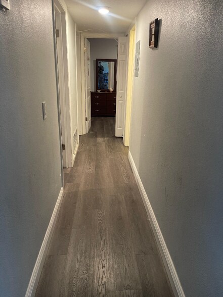 Building Photo - 5525 Lunsford Dr