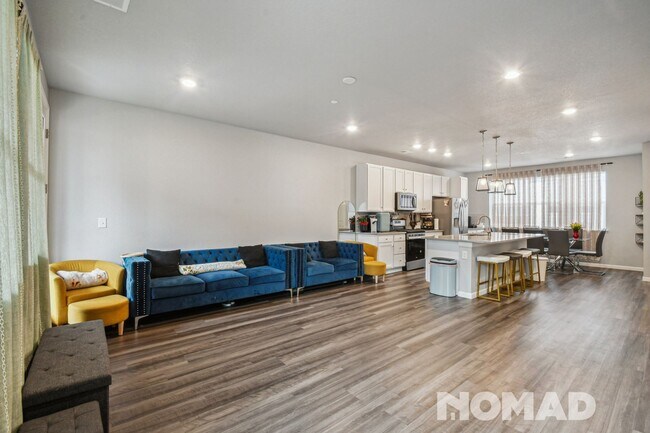 Building Photo - Charming 3BR Townhome in Castle Pines