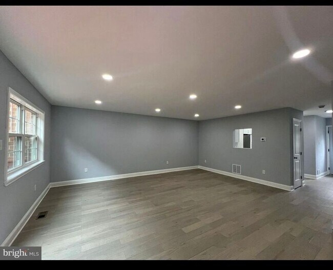 Building Photo - 43 Wellspring Cir