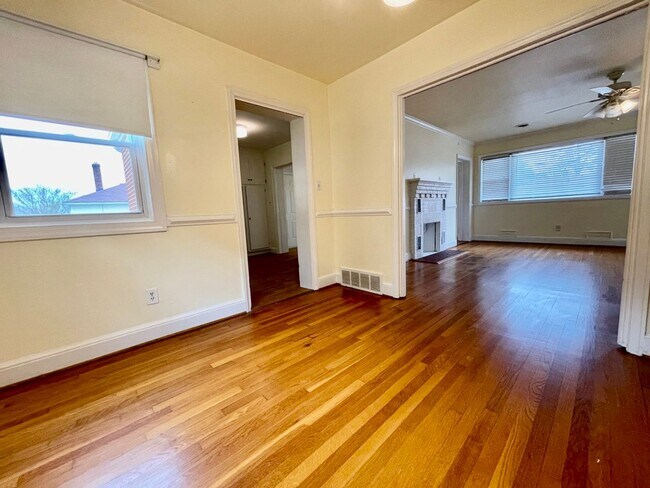Building Photo - 1109 Smithfield Ave