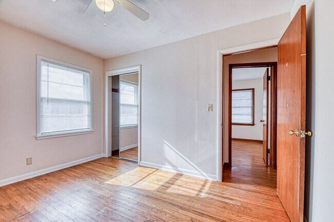 Building Photo - Charming Central Norman Home!