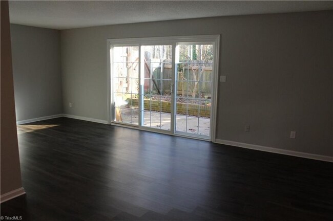 Building Photo - 121 Charlestowne Cir