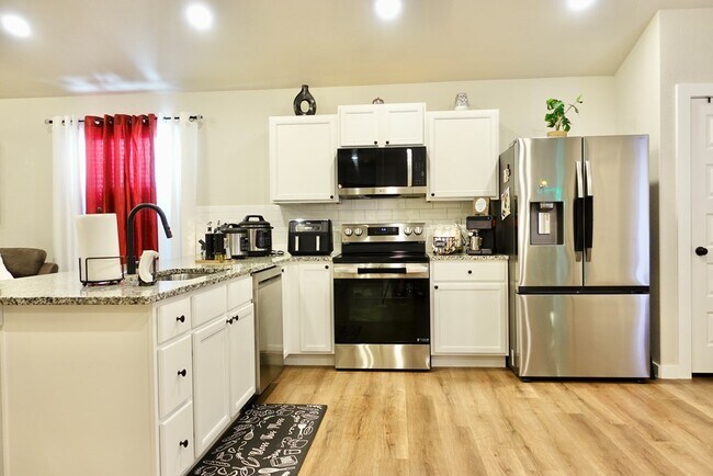 Building Photo - 413 Graze St