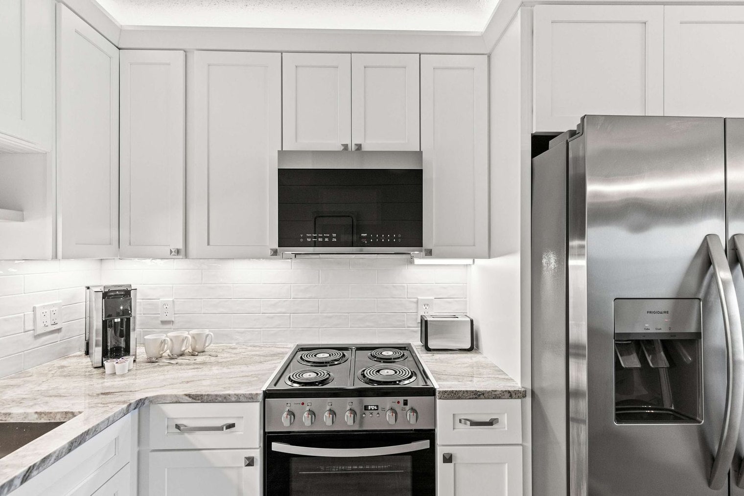 Building Photo - 8743 Thomas Dr