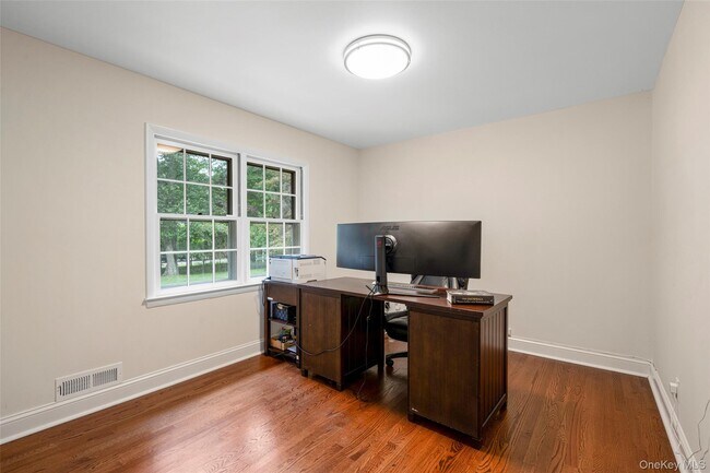 Building Photo - 6 Trails End