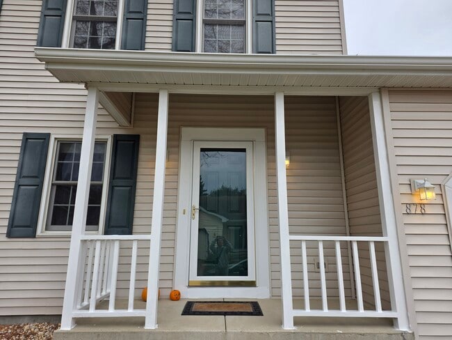 Building Photo - 878 Sky Ridge Dr