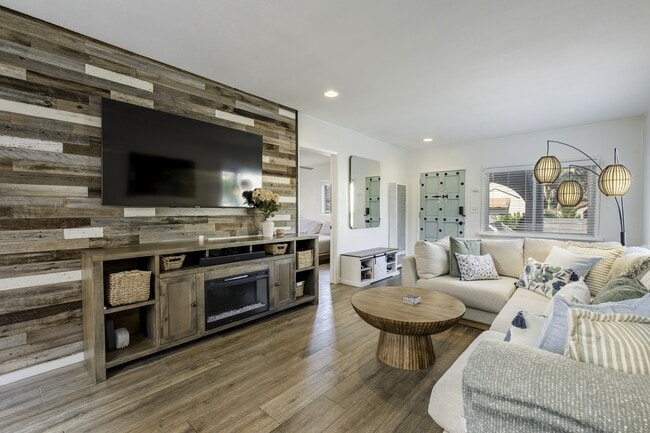 Building Photo - 3740 E Mayfield St