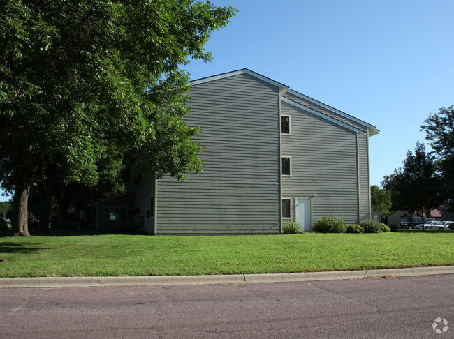 Building Photo - Highland Commons