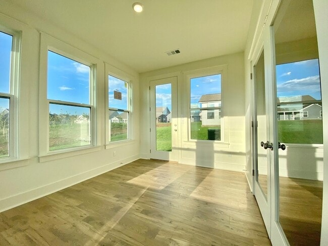 Building Photo - 643 Conifer Dr