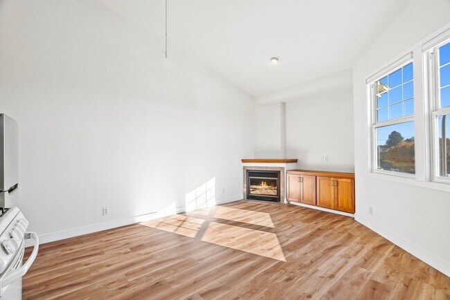 Building Photo - 1332-1332 Mission St