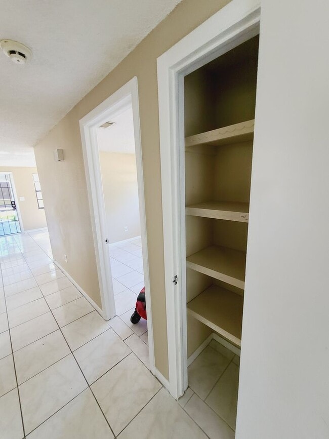 Building Photo - Charming Four Bedroom One Bathroom House p...