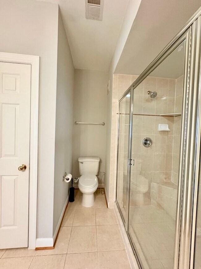 Building Photo - 645 Whetstone Glen St