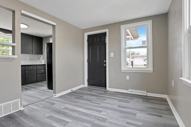 Building Photo - 256 Southard Dr