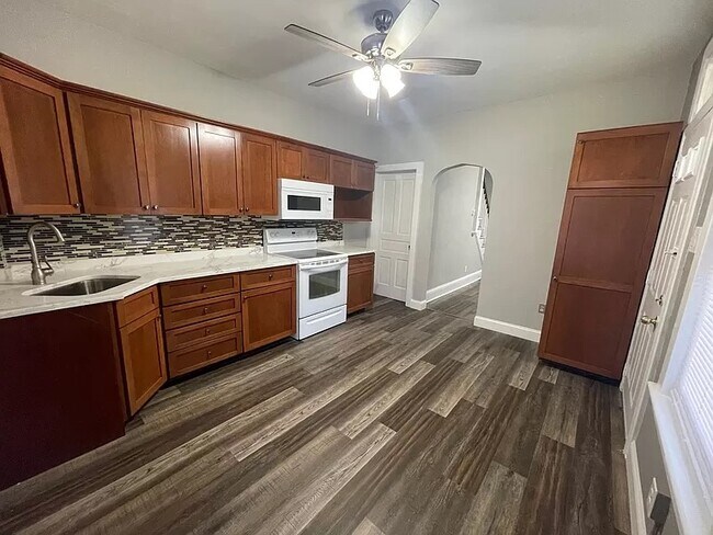 Building Photo - 47 W 17th St