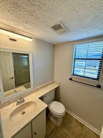 Building Photo - 701 New Horizon St