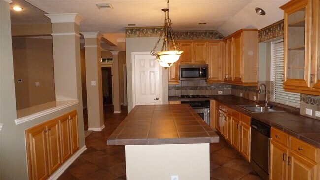 Building Photo - 4823 Cypress Spring Dr