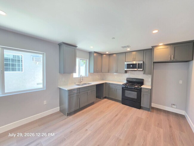 Building Photo - 8154 Potter Ave