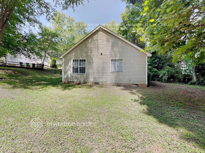 Building Photo - 7805 Royce Hall Ln