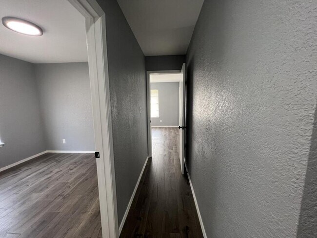 Building Photo - 14106 E 19th Pl S