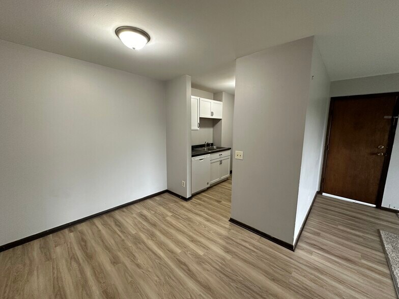 Building Photo - Coachlight Village Apartments