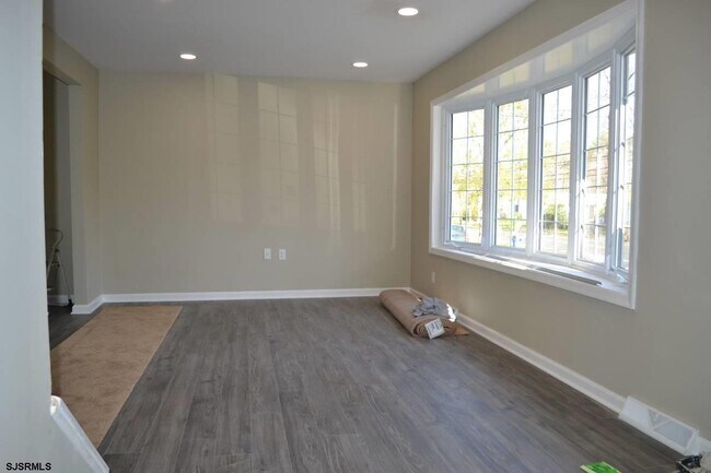 Building Photo - 321 Dogwood Ave