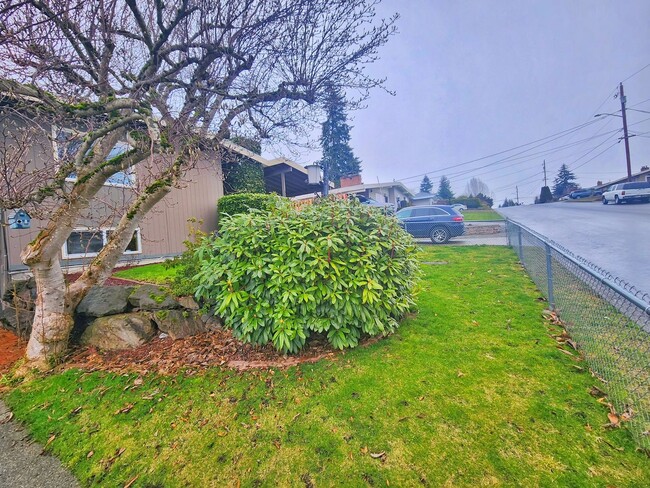 Building Photo - Beautiful 4 Bed 3 Bath Spacious Home in Renton