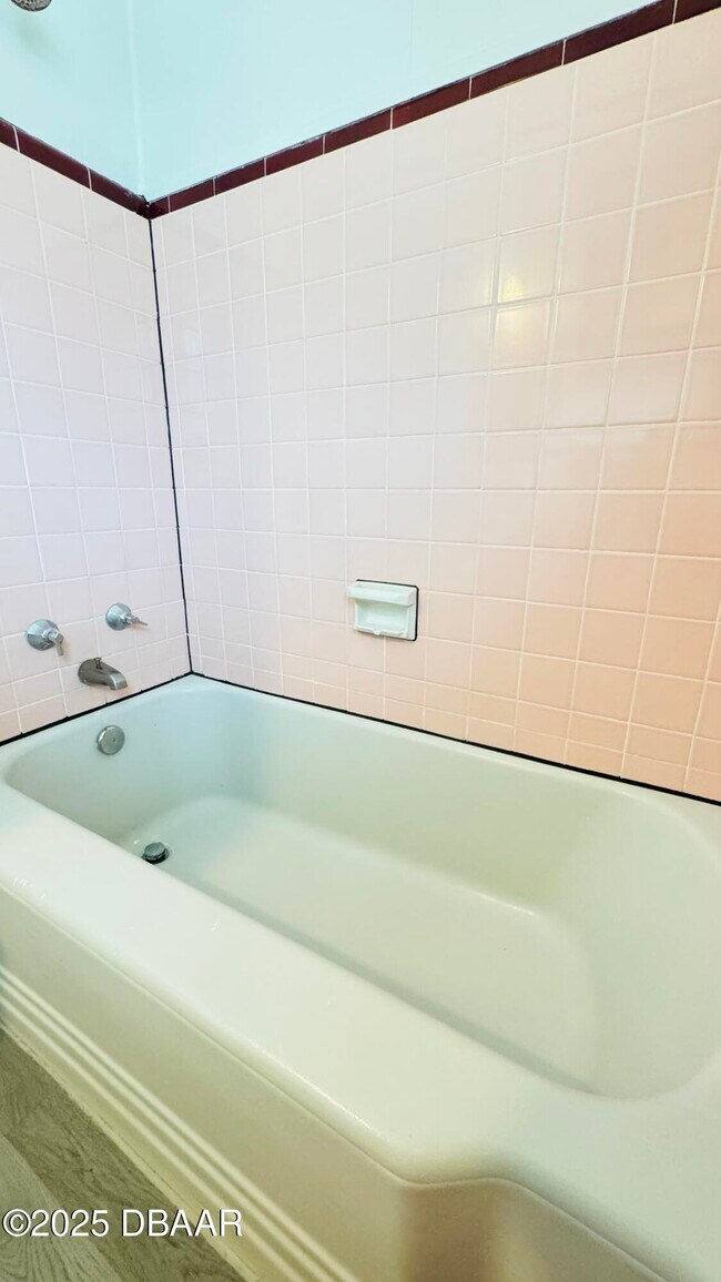 Building Photo - 607 Jessamine Blvd