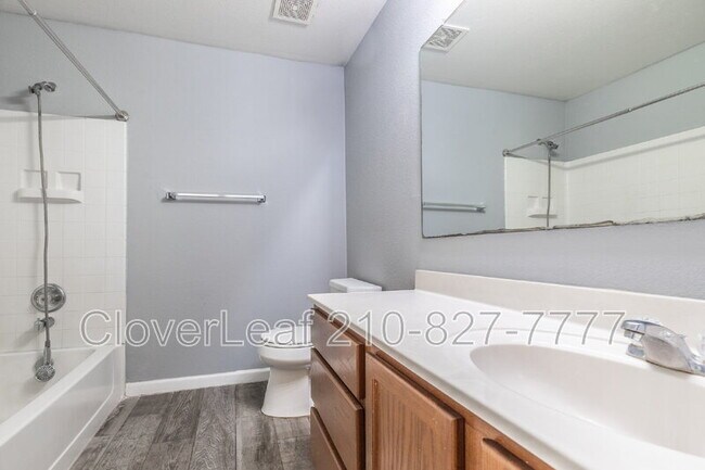 Building Photo - 5818 Sherbrooke Oak