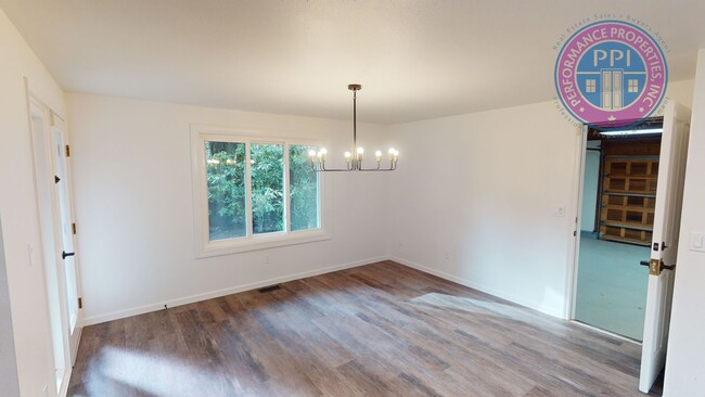 Building Photo - Lake Oswego Gem!!!  Single Level Ranch - N...