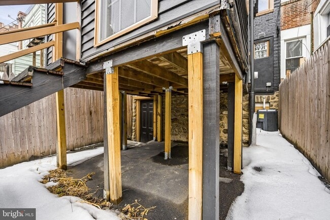 Building Photo - 268 W Duncannon Ave