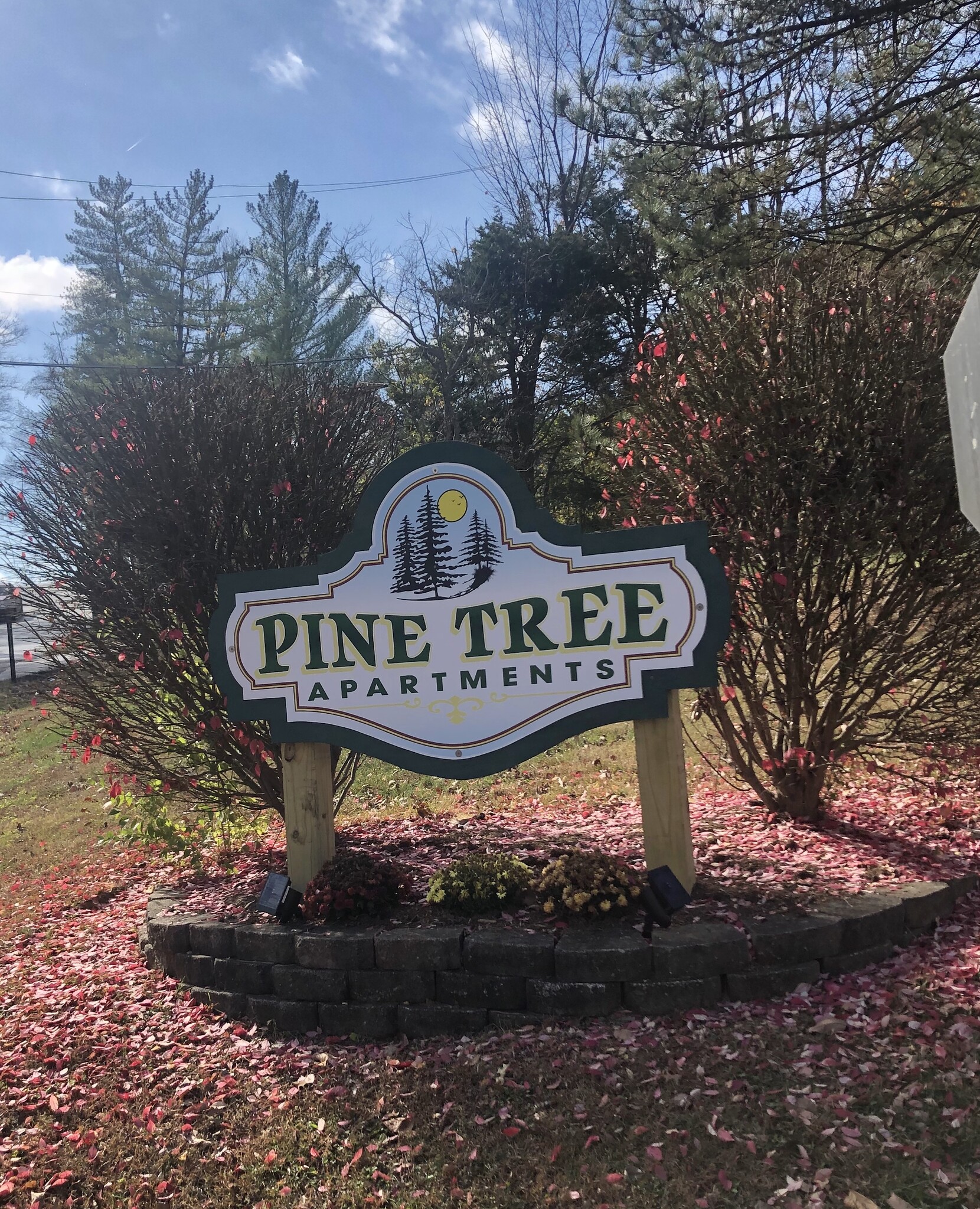 Pinetree Apartments in Fenton - 1026 Danwood Ln