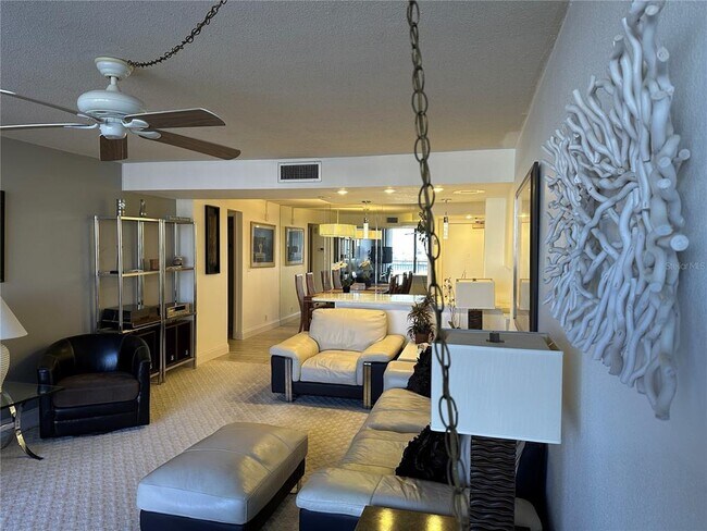 Building Photo - 1 Key Capri