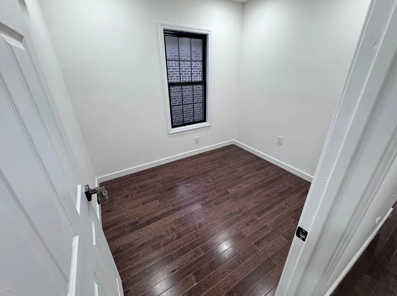 Building Photo - 87 E 37th St