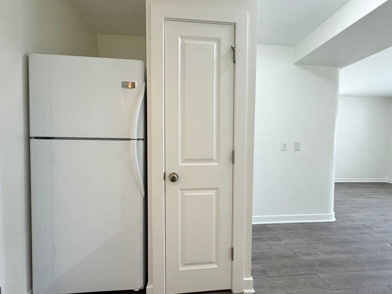 Building Photo - 4524 Broadway St