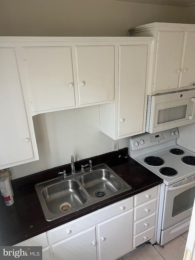 Building Photo - 38 Conestoga St