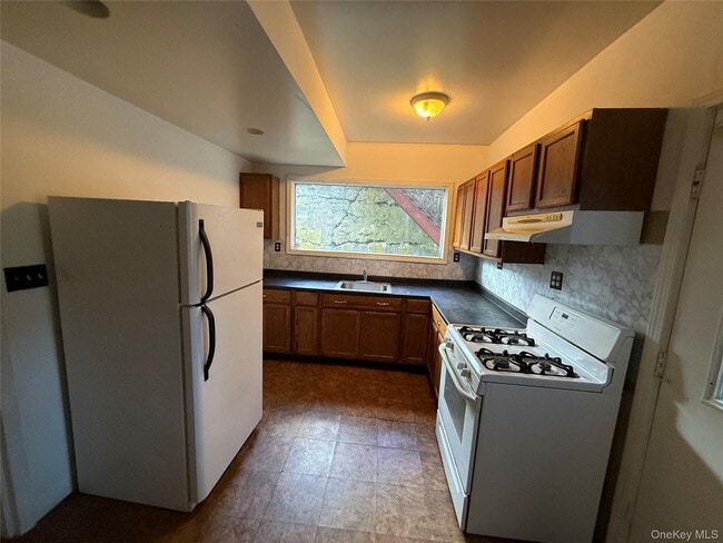 Building Photo - 42 Ulster Ave